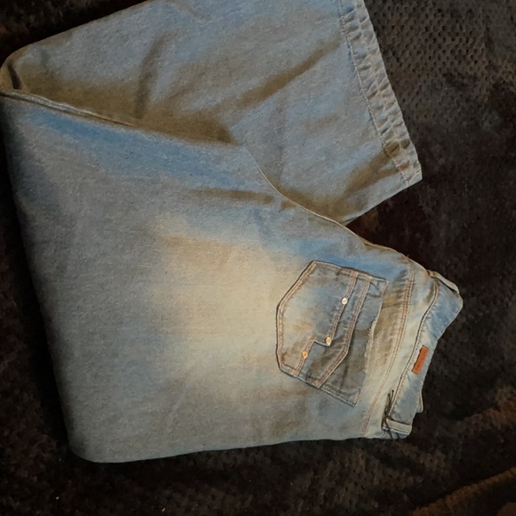 Is baby blue jeans, size 12 in Colombia USA: size 7 they are top79 teens jeans - Picture 5 of 5